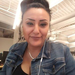 Meet your Posher, Corina